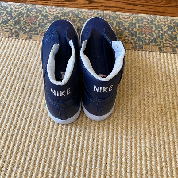 Nike - Picture 3 of 6